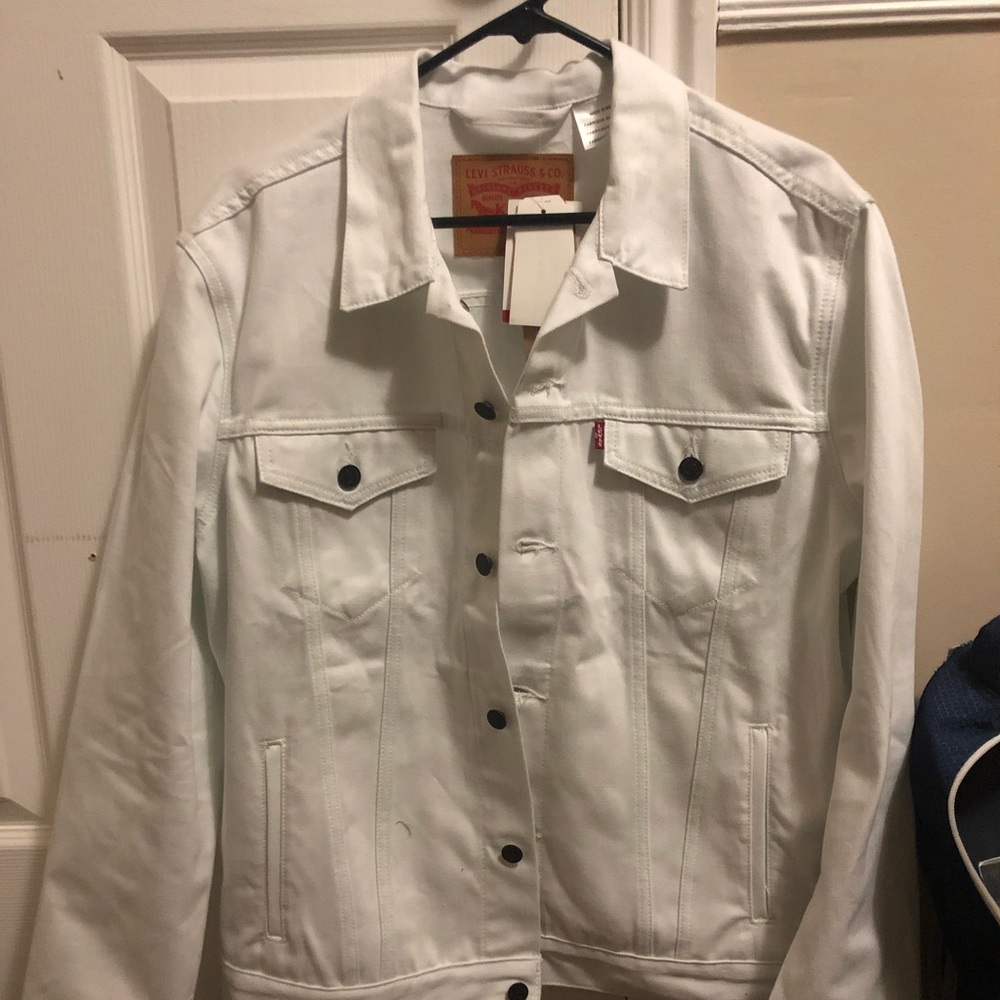 Brand New with tags white Levi’s denim jacket